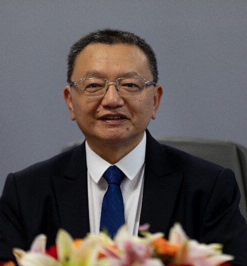 唐  斌