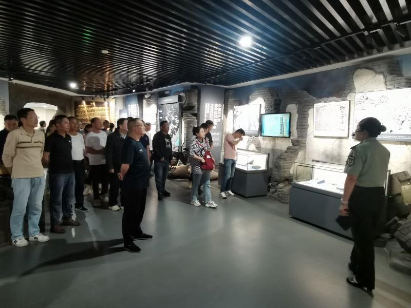 南京江宇集團(tuán)黨支部開(kāi)展慶祝建國(guó)75周年，緬懷革命先烈，傳承紅色基因主題黨日活動(dòng)